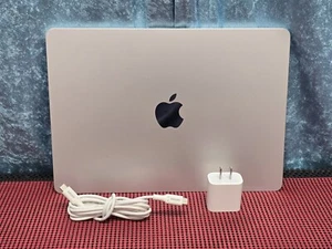 APPLE MACBOOK AIR M2 8GB RAM 256GB SSD 13.6" 2022 A2681 - Picture 1 of 11