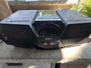 Sony ZS-BTG900 mit LED Beleuchtung und Bluetooth Konnektivität CD Ghettoblaster getestet - Bild 1 von 12