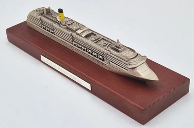 Kreuzfahrtschiff Modell Costa Mediterranea auf Sockel Plakette Club -Neuwertig - Bild 1 von 4