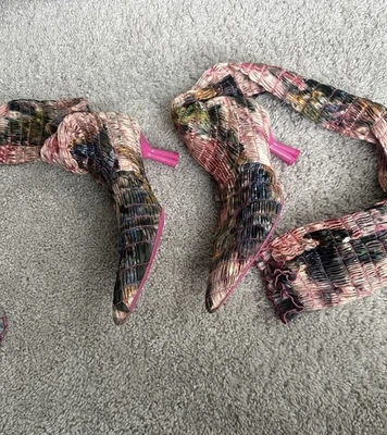 Mujer Amy Crookes Victorine Estampado Floral Fruncido Elástico Muslo Bota Alta Talla  Foto 1 de 2