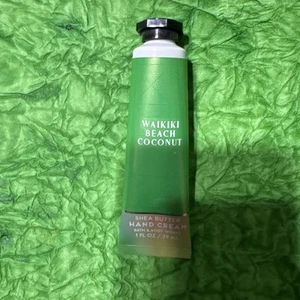 NUOVA crema mani Bath & Body Works Waikiki Beach cocco formato viaggio 1 oncia/29 ml - Foto 1 di 2