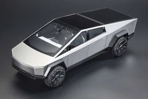 Top Marques Tesla Cybertruck Silver 1:18 Scale Model WITH DISPLAY CASE - Picture 1 of 11