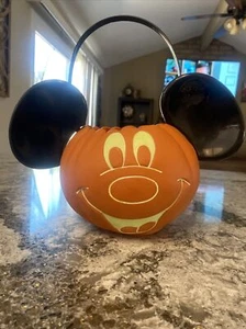 Cubo de truco o trato calabaza de Halloween de Disney Mickey Mouse que brilla en la oscuridad - Imagen 1 de 7