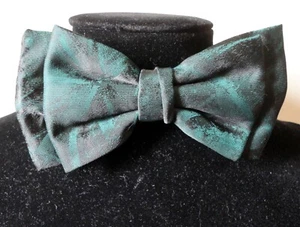 Vintage 1980s/90s Men's Dark Green/Black Silk Bow TIe. Pre-Tied/Adjustable. - Picture 1 of 4