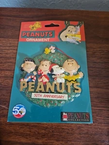Peanuts Gang Kurt Adler 50 Aniversario Ornamento Snoopy Lucy Charlie 2000 - Imagen 1 de 2