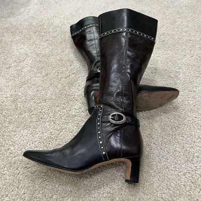 Botas de couro Brighton Taos marrom preto alto cravejado prata fivela de salto tamanho 7.5 - Imagem 1 de 4