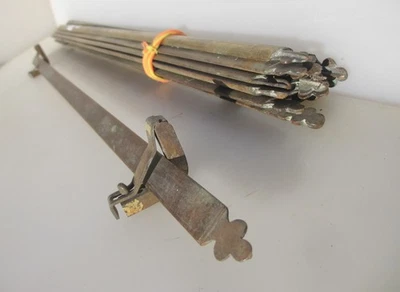 Varillas de escalera antiguas de latón macizo x12 y clips x10 victorianas vintage 27"L Foto 1 de 4