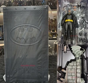 HOTTOYS HT MMS693 BATMAN 89 Keaton Batman Reissue 1/6 Movable Deluxe Edition - Picture 1 of 15