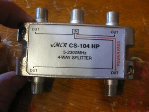 NEW Vintage V MCR 4-Way Splitter TV / 4 Outs 1 In / 5-2300 MHz / # CS-104 HP - Picture 1 of 2