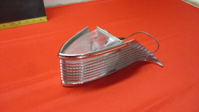 1967 CHRYSLER NEW YORKER LÂMPADA DE CANTO NOS LADO DIREITO - Imagem 1 de 4