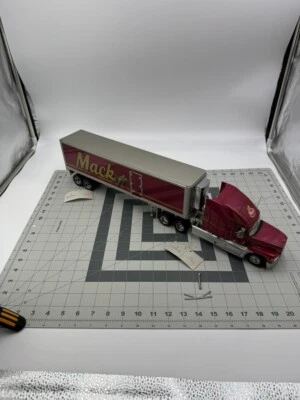 FRANKLIN MINT MACK 1993 TRUCK RED TRUCKS REFRIGERATED TRAILER 1:32 AS-IS READ - Image 1 of 4