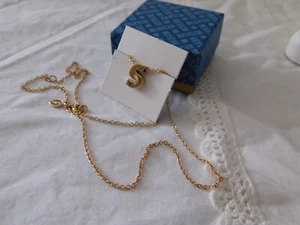 Avon S Pendant Necklace perfect in original box 1980 Letter "S" initial - Picture 1 of 7