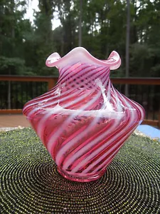 JARRÓN OPALESCENTE DE ARÁNDANO ÓPTICO FENTON 5 1/2 PULGADAS - Imagen 1 de 5