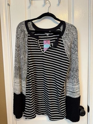 NWT Umgee Top Size S Black White Bell Sweater Sleeve Tunic Boho Chic - Image 1 of 4
