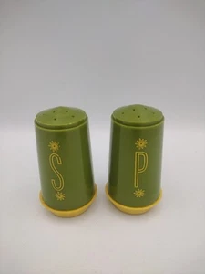 VTG 1970s Retro Plastic Green/Yellow Salt & Pepper Shakers Fast Shipping  - Picture 1 of 3