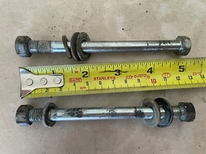 Lote 073-3, 1975 (K3) Honda ATC90 Pernos de Montaje Motor - Traseros (2) - Imagen 1 de 1