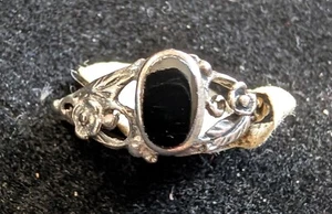 Ring Sterling Silver Filigree Flower Sides Black Onyx Stone Small Size 8 - Picture 1 of 4