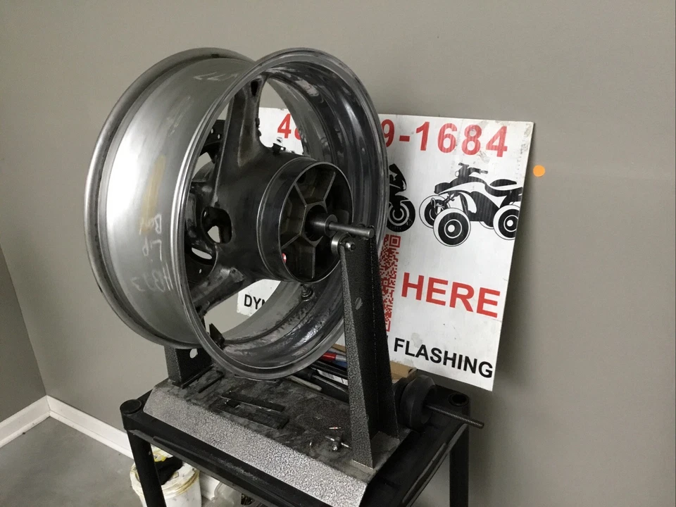 08-20 RUEDA TRASERA SUZUKI HAYABUSA CROMADA Foto 1 de 4