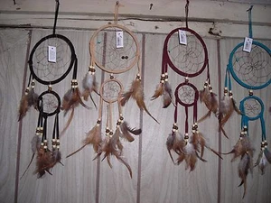 TRAUMFÄNGER mit Federn Wandbehang Deko Ornament - VERSCHIEDENE FARBEN  - Bild 1 von 7