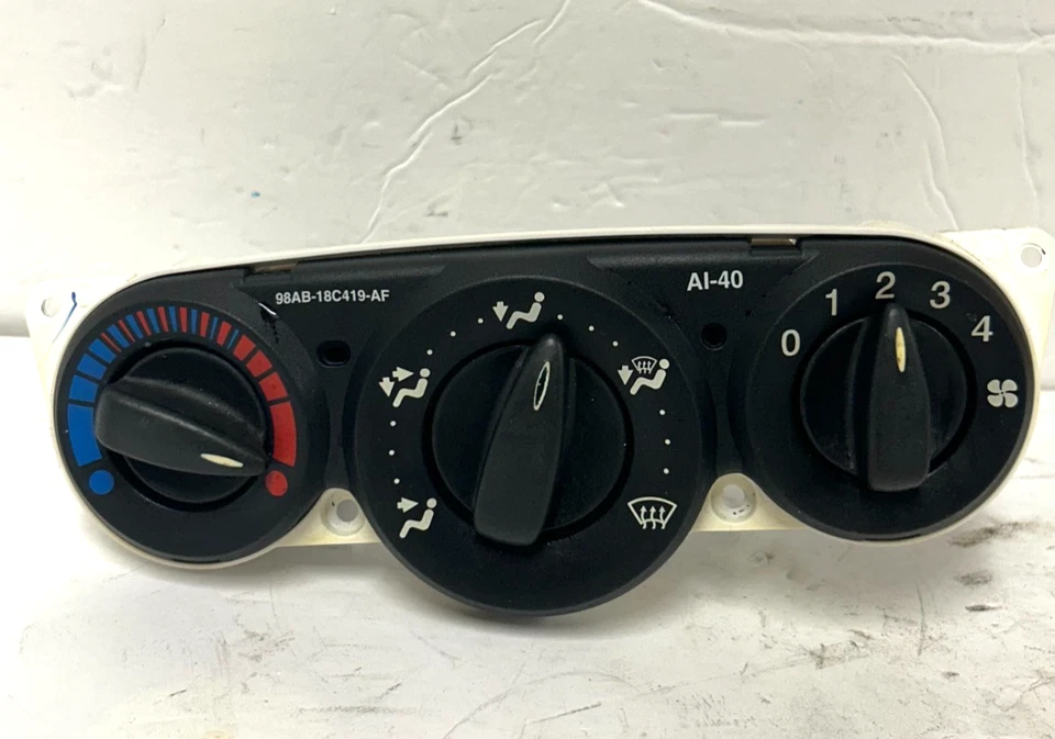 2000-2007 Ford Focus AC Climate Temperature Control Unit 98AB-18C419-AE (A45) - Image 1 of 4