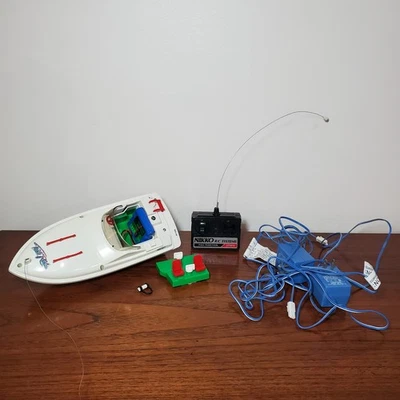 Nikko Vintage R/C Tide Rider Radio Controlled Boat R/C & Charger/UNABLE TO TEST! - Image 1 of 4