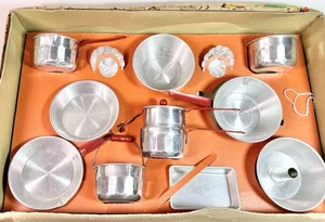 Vintage Aluminium Küche Kochgeschirr Mid Century Spielset. Erscheint unbenutzt - Bild 1 von 7