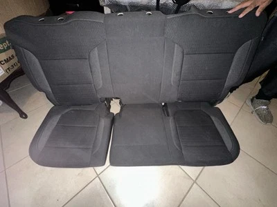 Chevy GMC 2019-2022 asientos traseros (tela) Foto 1 de 4