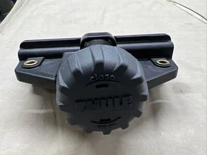 Thule Fast Grip Clamp - Twist Clamps Mounts for Thule Pulse Cargo Boxes - Picture 1 of 7