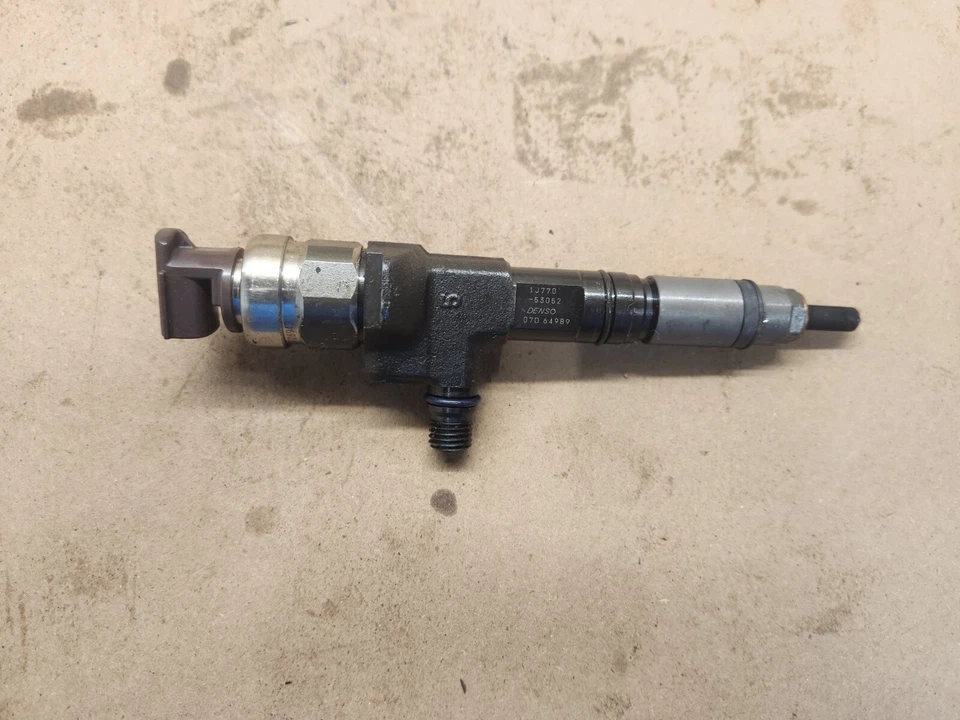 Inyectores de combustible diésel originales Kubota 1J770-53050 1J770-53052 para piezas o reparación Foto 1 de 4