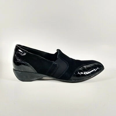 Mocasines Clarks Noreen Will para mujer 7,5 ajuste estrecho negros de gamuza y charol  Foto 1 de 4