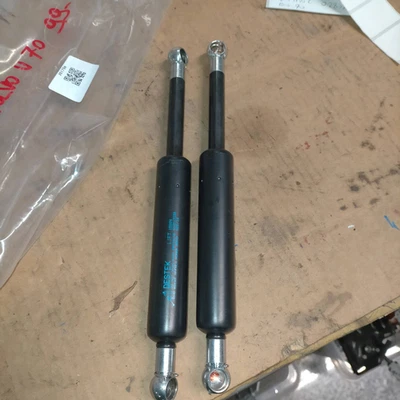 Varilla amortiguadora de puerta trasera. Derecha VOLVO 850 2.5 TDI cat SW - Imagen 1 de 4