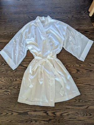 Exclusively for You Lord And TAYLOR Bata de Satén Novia Talla Grande Poliéster Transparente Foto 1 de 4