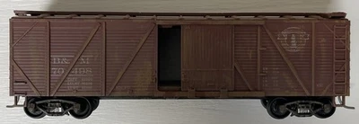 Boston & Maine RR 40' Boxcar B&M 70498 Knuckle Couplers Sprung Trucks Weathered - Image 1 of 4