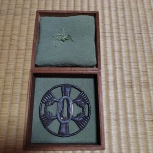 Japanese Antique Tsuba of Katana Samurai Sword Guard Iron Rare Design 66-D14 - Picture 1 of 3