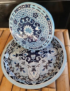 Vintage ~ 2er Set ~ DELFTER BLAU rund 10" TABLETT + KEKS-/TEEDOSE BEHÄLTER England - Bild 1 von 13