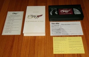 Videocassetta VHS manuale operatori Chevrolet Corvette 50° anniversario 2003 - Foto 1 di 1