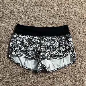 Lululemon Running Shorts Womens 4 Black White Floral Lined Zip Pocket Split Hem - Picture 1 of 8