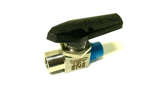 SWAGELOK SS-43GM4-F4 1/4" 316SS BALL VALVE M x F CONNECTION 3000 PSI - Picture 1 of 3