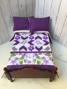 Dollhouse Miniatures bedspread comforter blanket with 2 pillows 1:12 scale #P147 - Picture 1 of 6