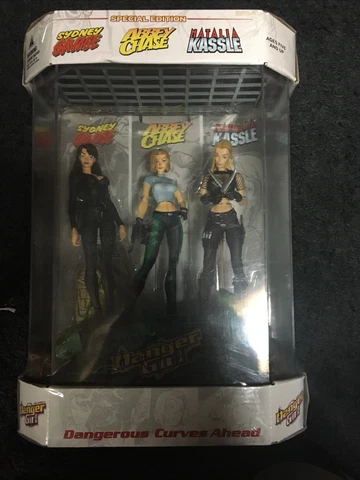 McFarlane Toys Danger Girl 3 figure fish tank J. Scott Campbell special edition Cover