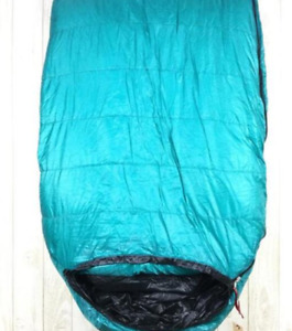 Western Mountaineering Slpeeping Bag Puma color Greenish not strege bag