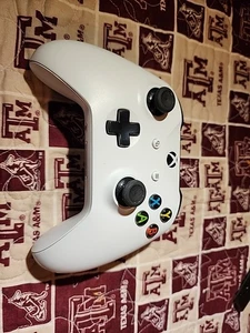 Official Microsoft Xbox One Wireless White Controller! Works Great - Picture 1 of 7