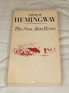 The Sun Also Rises by Ernest Hemingway - Scribners Classics Paperback - Foto 1 di 7
