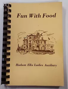 Cookbook HUDSON N.Y. ELKS LADIES AUXILIARY FOOD WITH FUN Member Recipes Vtg 84' - Foto 1 di 11