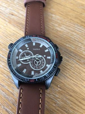 Reloj de cuarzo Yazole con correa de cuero Foto 1 de 4
