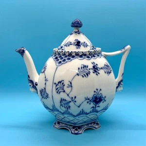 Royal Copenhagen Blue Fluted Lace Teapot #1118 – 2nd Q – Beautiful Details! - Picture 1 of 18