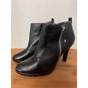Tahari Black Leather Ankle Boots Booties Side Zip Heel Women's Size 9M - Picture 1 of 10