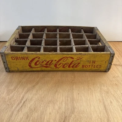 Винтажный желтый деревянный ящик Coca-Cola 24 бутылки - оригинал - хорошая форма  - Изображение 1 из 4