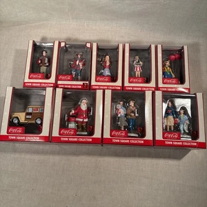 Coca-Cola Town Square Sammlung Konvolut neun Figuren - Bild 1 von 15