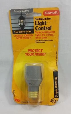 Hemco SLC4CG Indoor / Outdoor Socket Light Control 150w Max Dusk / Dawn - Image 1 of 2